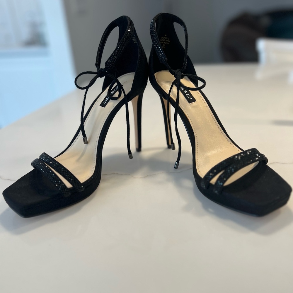Nine West-Zaedyn 2 -Front tie high heel sandals. Size 9 M - Picture 2 of 12